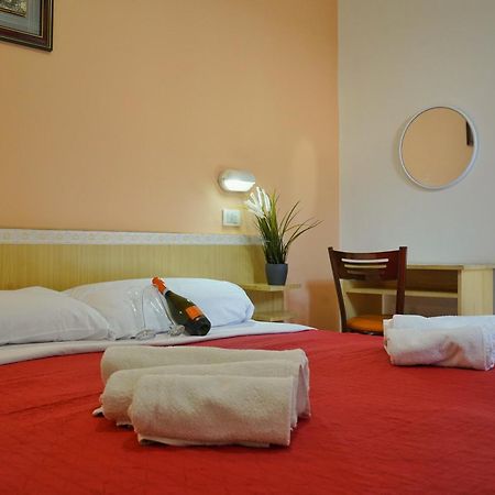 Hotel Malibu Mare Римини Экстерьер фото